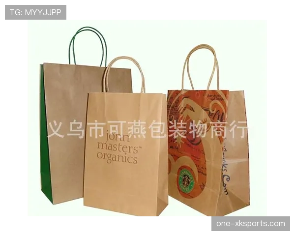 谢杏芳在菜市场跟大妈讨价还价，手里提的袋子却是名店纸袋